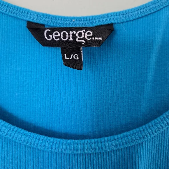 Dress - Picture 7 of 7